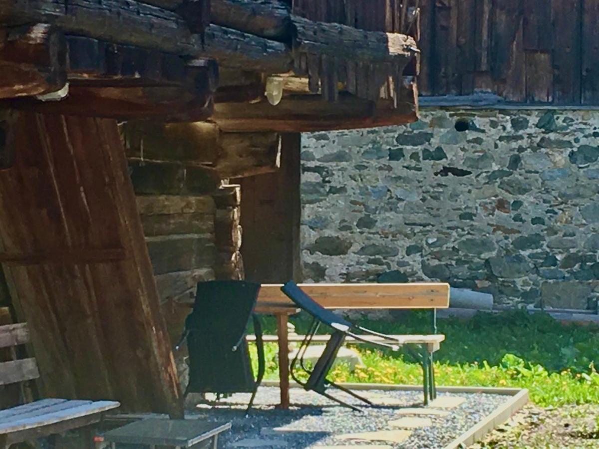 Ferienwohnung Uf Z'Enisch Klosters Exterior foto