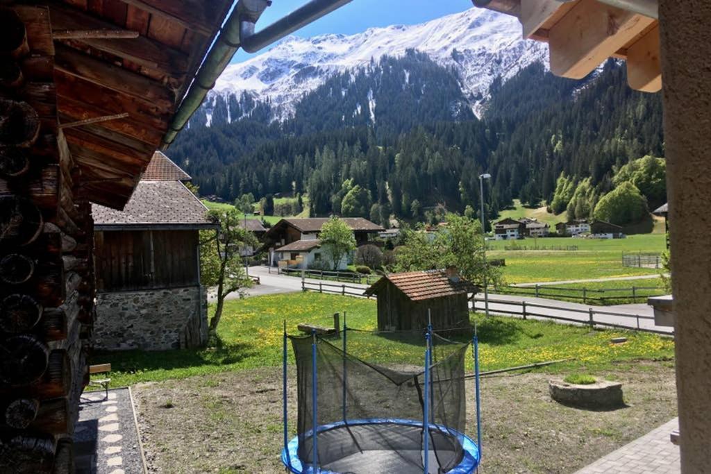 Ferienwohnung Uf Z'Enisch Klosters Exterior foto
