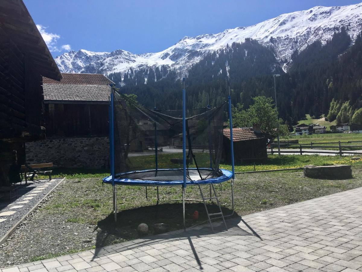 Ferienwohnung Uf Z'Enisch Klosters Exterior foto