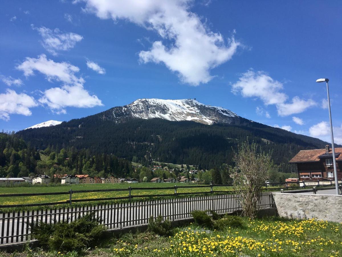 Ferienwohnung Uf Z'Enisch Klosters Exterior foto