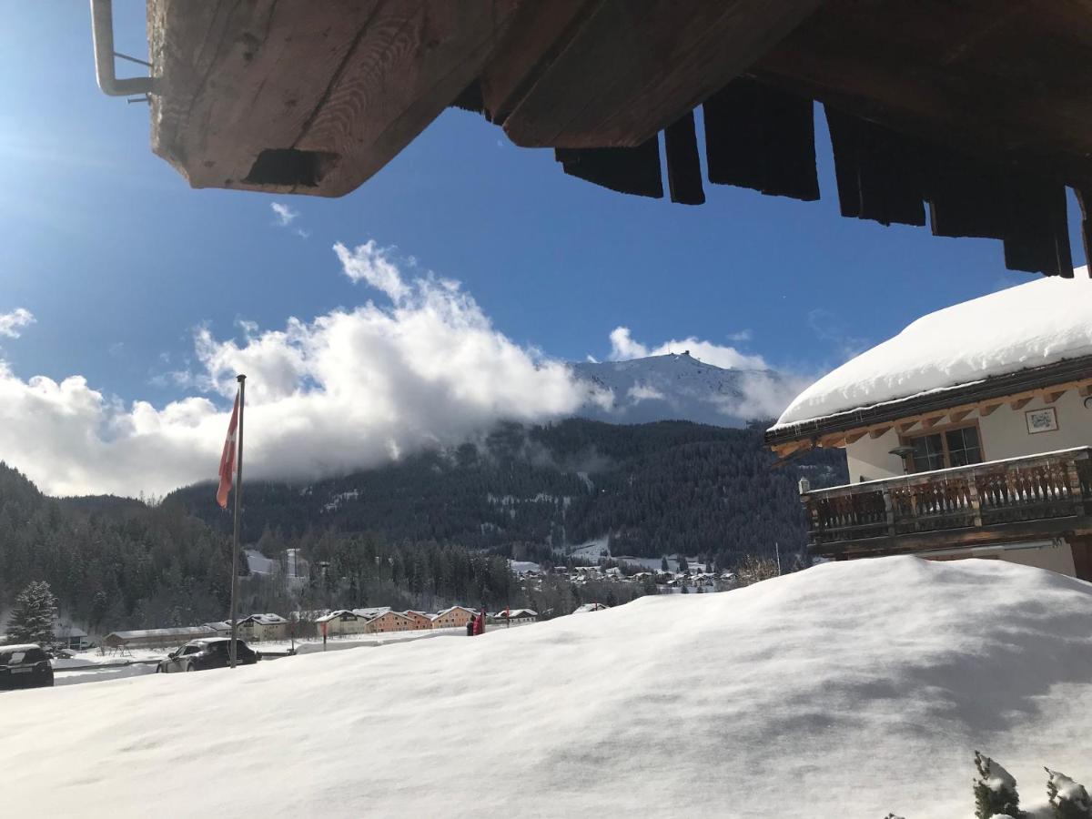 Ferienwohnung Uf Z'Enisch Klosters Exterior foto