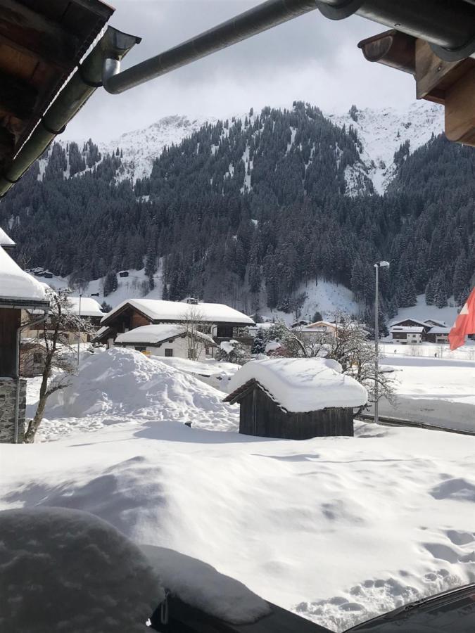 Ferienwohnung Uf Z'Enisch Klosters Exterior foto