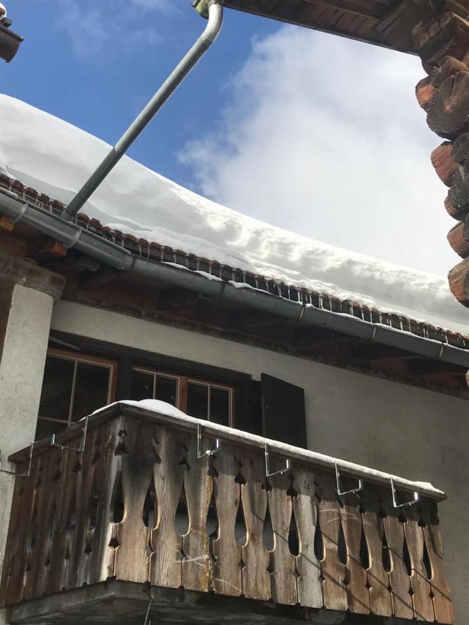 Ferienwohnung Uf Z'Enisch Klosters Exterior foto