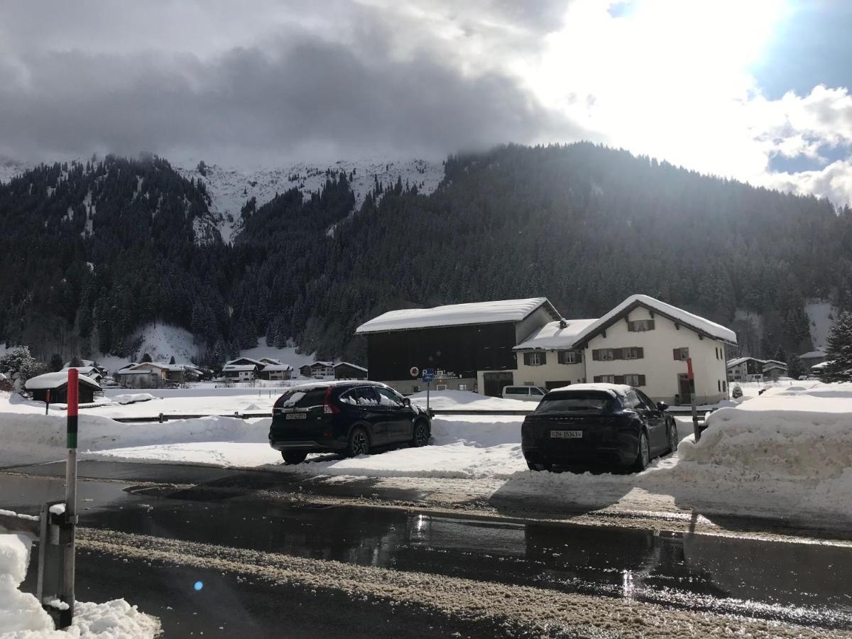 Ferienwohnung Uf Z'Enisch Klosters Exterior foto