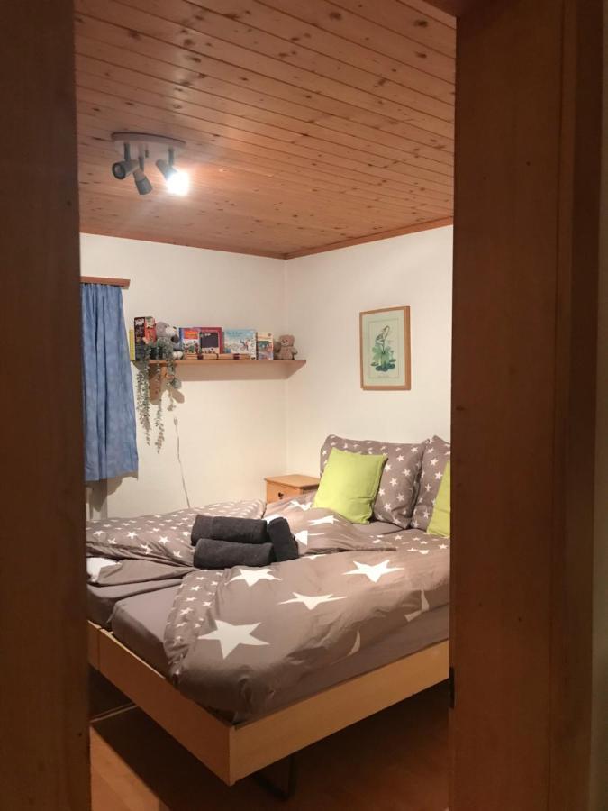 Ferienwohnung Uf Z'Enisch Klosters Exterior foto