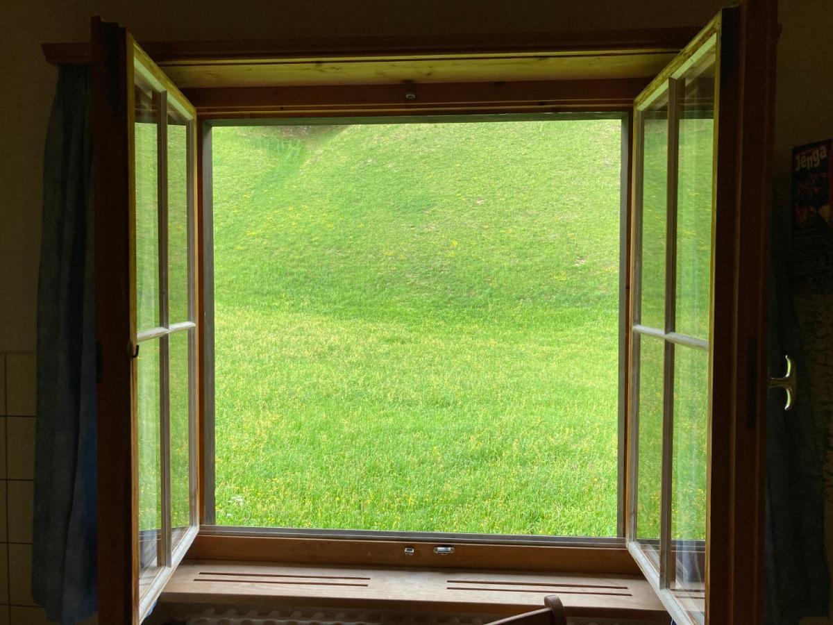 Ferienwohnung Uf Z'Enisch Klosters Exterior foto