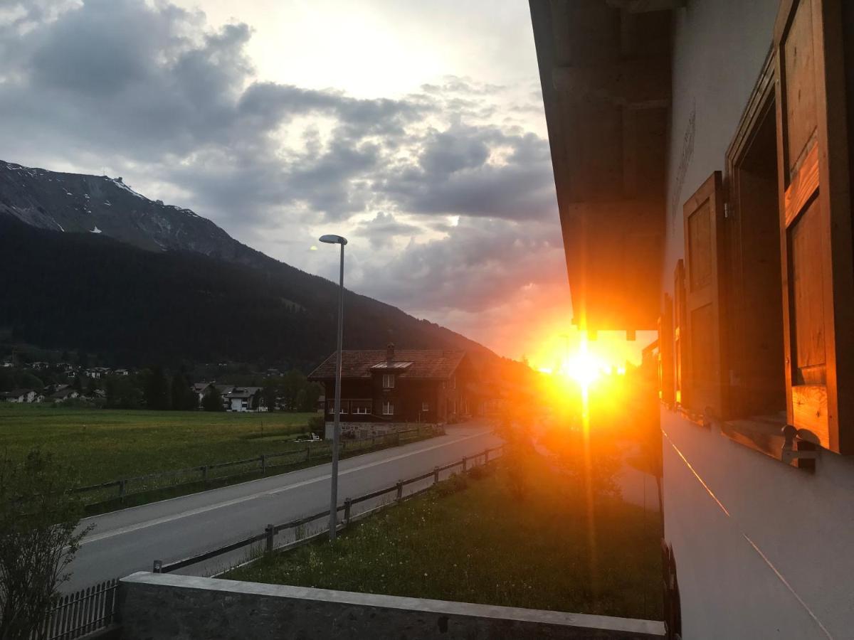 Ferienwohnung Uf Z'Enisch Klosters Exterior foto
