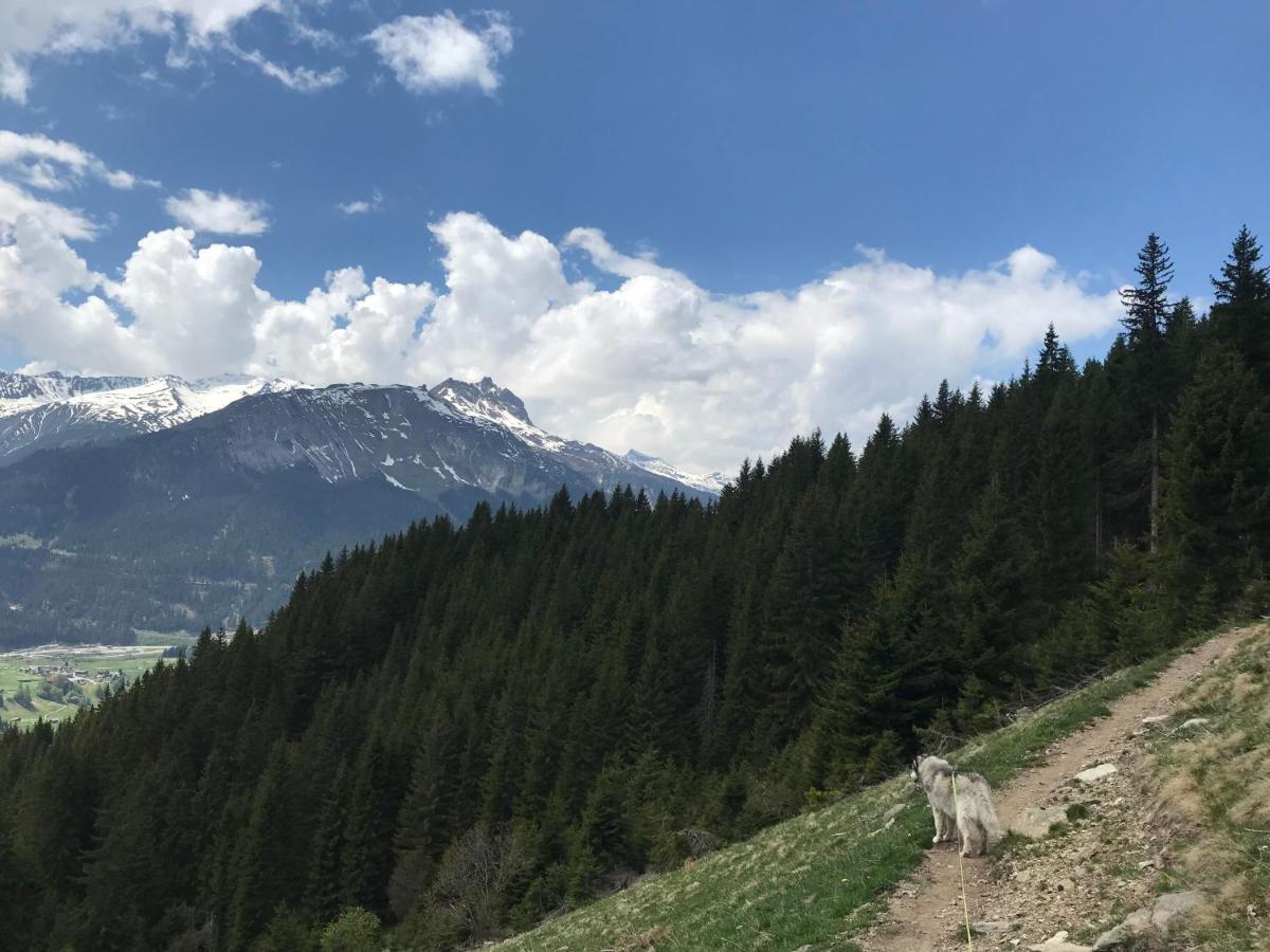 Ferienwohnung Uf Z'Enisch Klosters Exterior foto