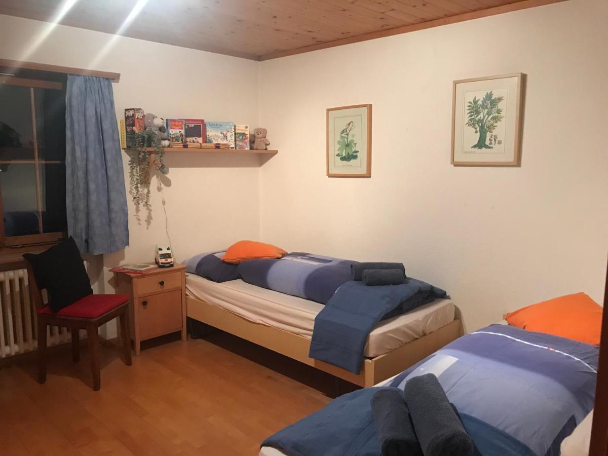 Ferienwohnung Uf Z'Enisch Klosters Exterior foto
