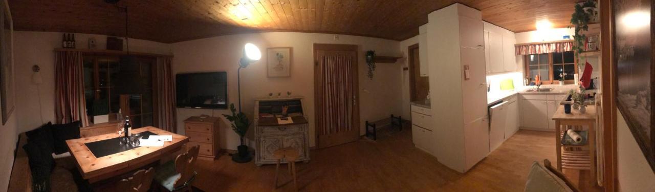 Ferienwohnung Uf Z'Enisch Klosters Exterior foto