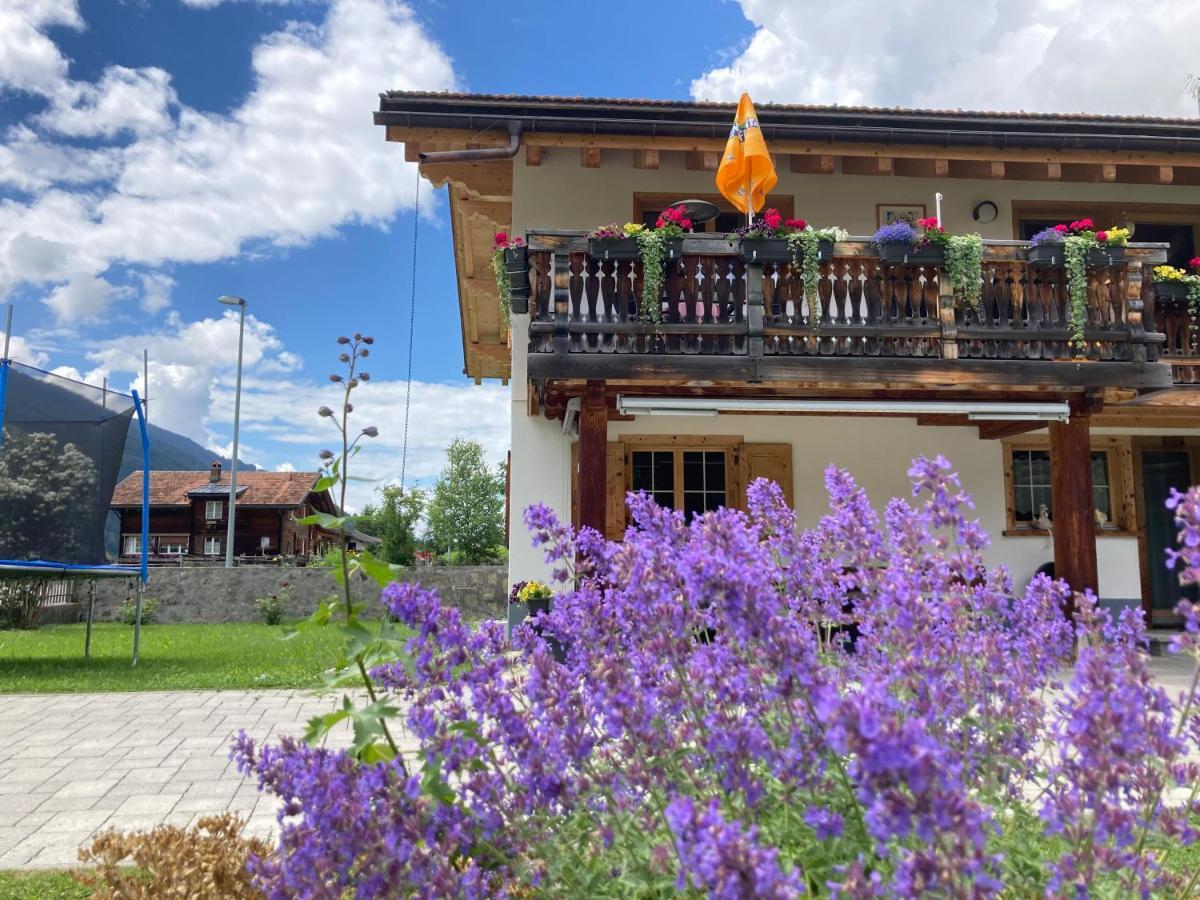 Ferienwohnung Uf Z'Enisch Klosters Exterior foto
